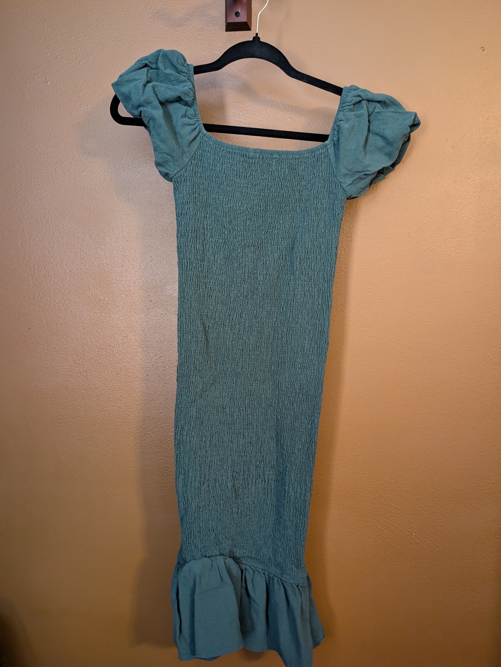 Smocked Puff Sleeve Midi Dress in Hunter Green